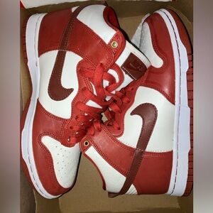 W NIKE DUNK HIGH LXX Women’s Cinnamon hot Red White DX0346-600